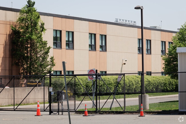 Yeshivat Noam School in Paramus, NJ has 798 students.