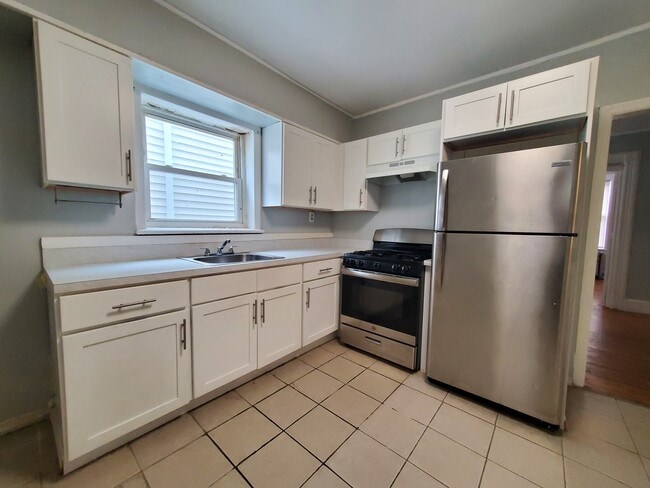 76 Pearsall Ave unit 3, Jersey City, NJ 07305 - photo 2