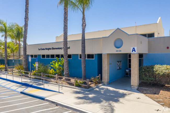 La Costa Heights Elementary School enrolls students in K-6th grade.