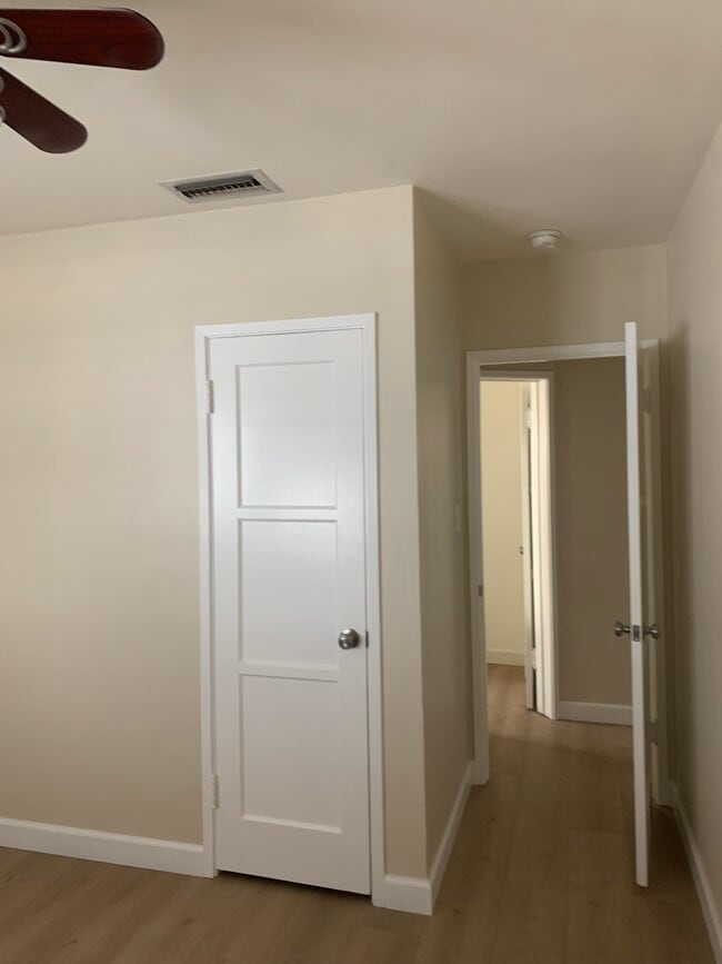 11677 1/2 Magnolia Blvd unit 11677 12, North Hollywood, CA 91601 - photo 7