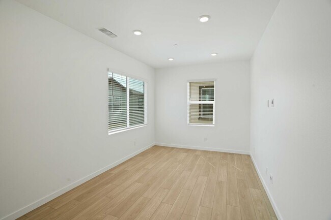 415 E 220th St, Carson, CA 90745 - photo 4