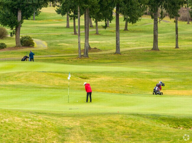 Players at The Classic Golf Club enjoy a pristine green and challenging courses.