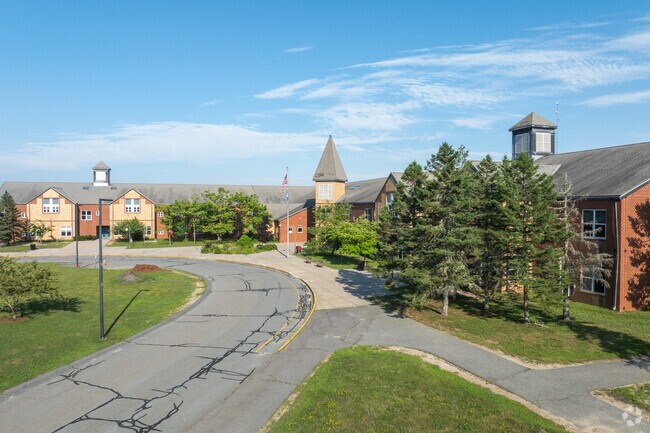 Oak Ridge School was given a B for academics from Niche.