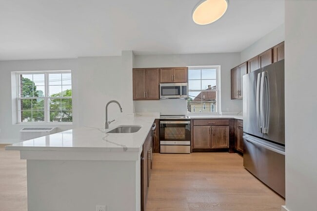 Central Parker Crossing, Clifton, NJ 07011 - photo 7