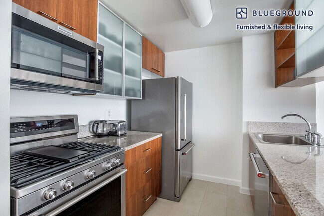 535 W 23rd St unit FL14-ID1281, New York, NY 10011 - photo 6
