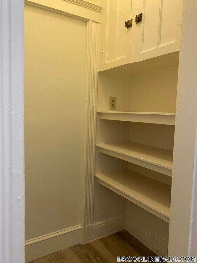 20 Alton Place Unit 4, Brookline, MA 02446