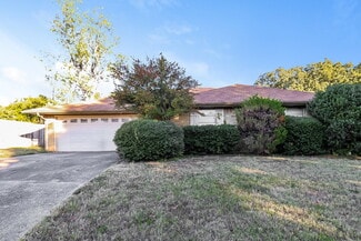 752 Aspen Ct, Hurst, TX 76054