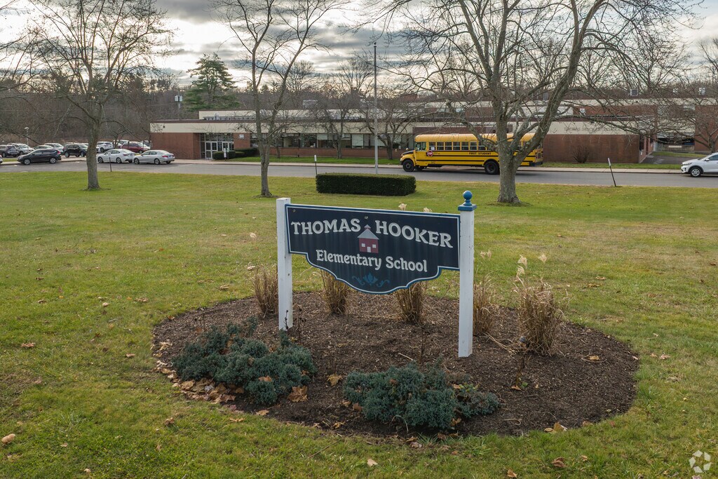 Thomas Hooker School, Meriden CT Rankings & Reviews