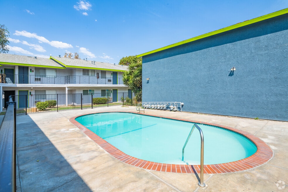 the HIVE @ Ackerfield (5565 Ackerfield), Long Beach, CA 90805 - photo 1