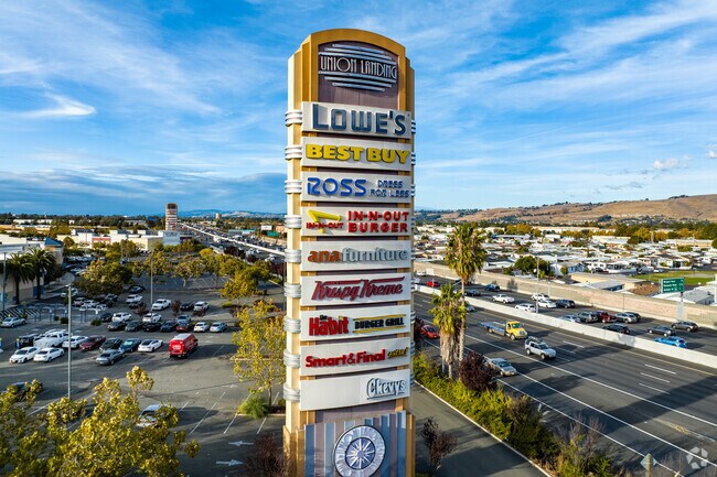 Union Landing serves as a convenient place for Alvarado and nearby residents.