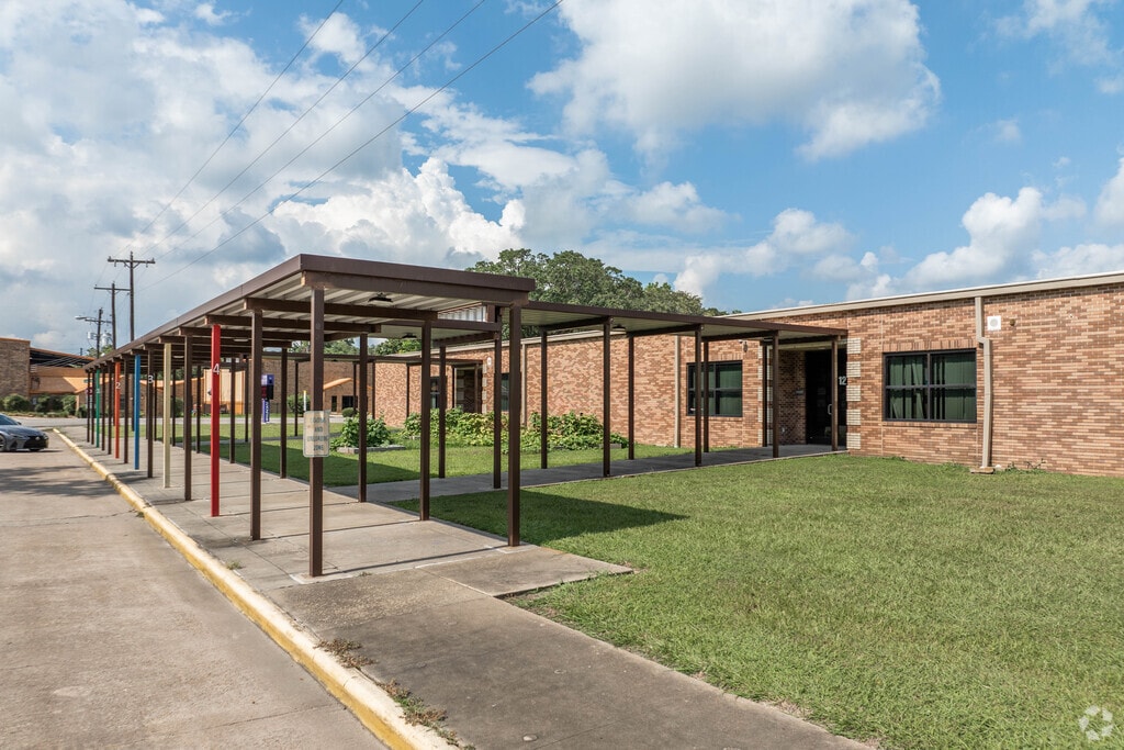 Central Elementary is rated the 19th best public elementary school in Brazoria County.