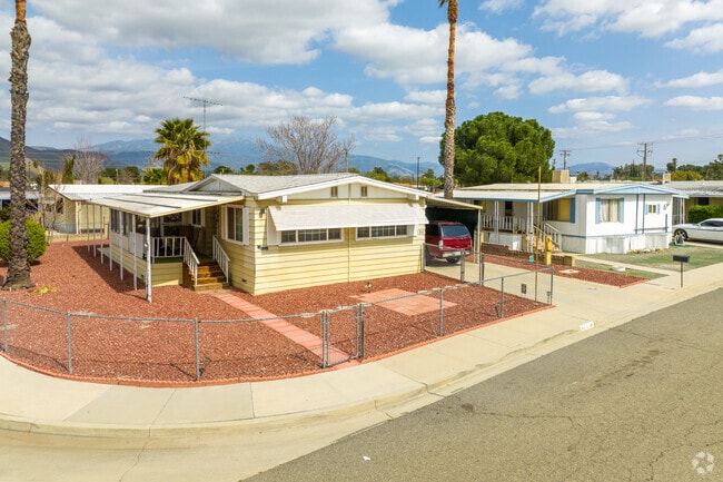 De Anza mobile homes provide a quiet lifestyle with scenic surroundings in San Jacinto.