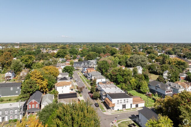Olde Huntersville is small residential community in Norfolk.