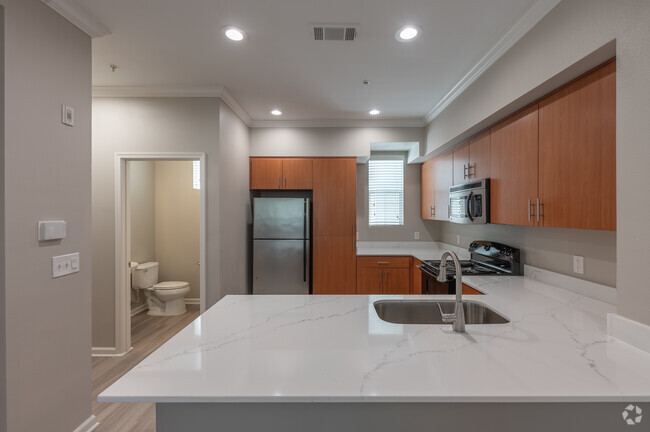 1 BR, 1.5 BA - 1023 SF
