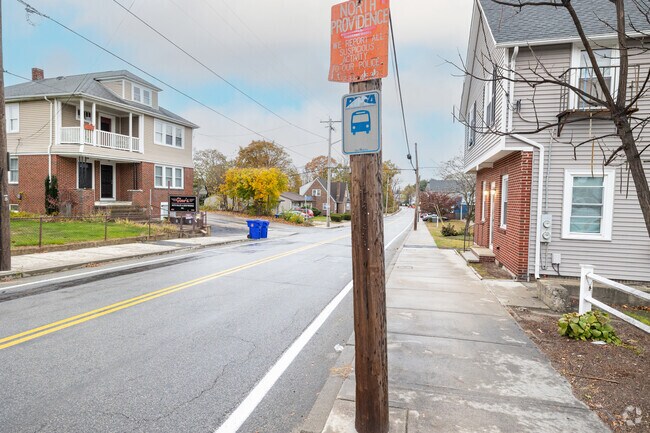 Woonasquatucket Avenue and Smith Street offer top bus access in Allendale-Lymansville.