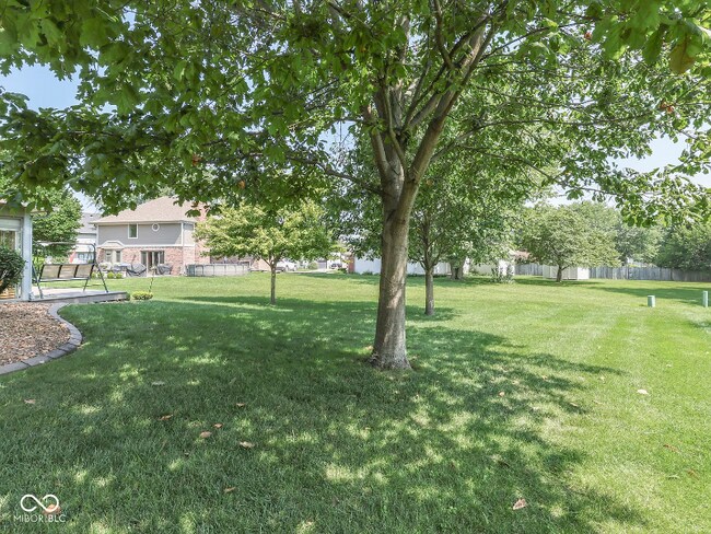 825 Bayside Dr, Greenwood, IN 46143 - photo 6