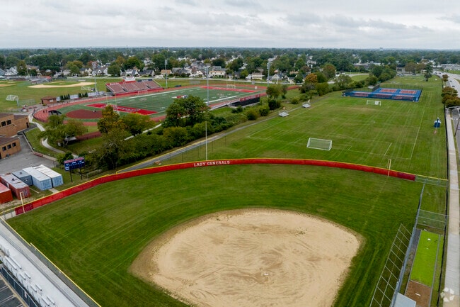 Gen. Douglas MacArthur Senior High School in Levittown has 1,270 students with a ratio of 12:1.