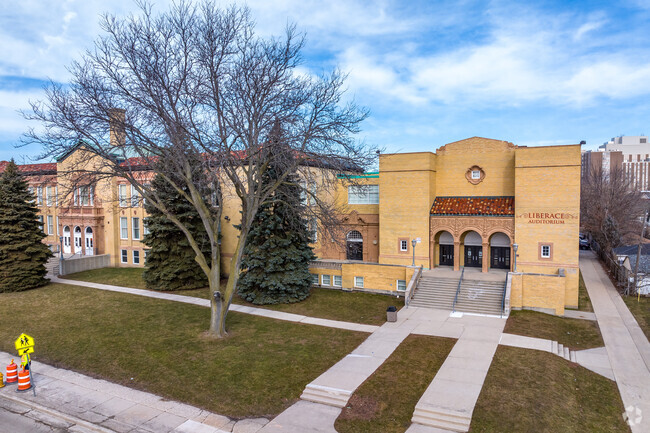 West Milwaukee Intermediate School has a student-teacher ratio of 10 to 1.