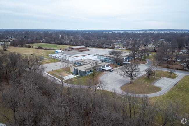 The student population of Thomas Jefferson Middle is 958 and the school serves 6-8.