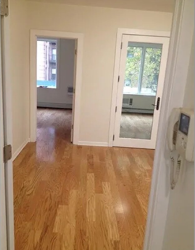 48-29 40th St unit 2nd FL, Queens, NY 11104 - photo 4
