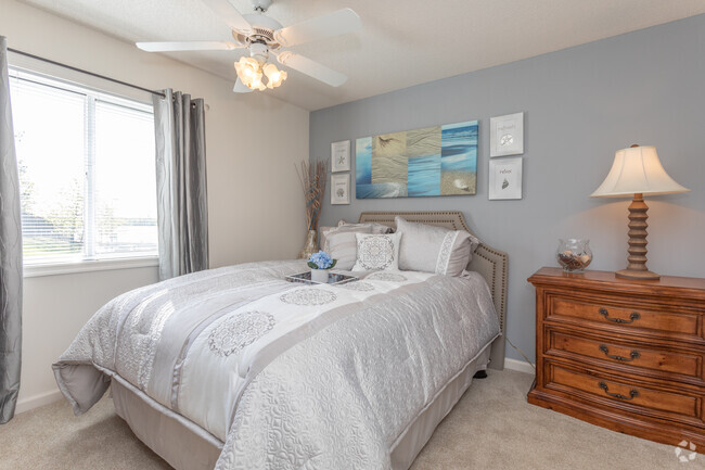 1BR, 1BA - 714 SF