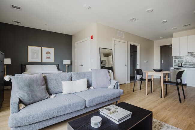 21 Charles St unit FL6-ID919, Cambridge, MA 02141 - photo 4