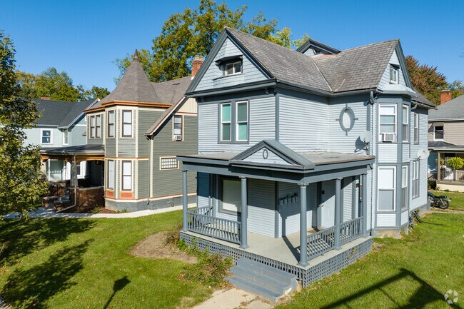 Williams-Woodland Park has a mix of charming architectural styles.