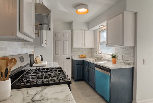 1313 W Saginaw St, Lansing, MI 48915 - photo 4