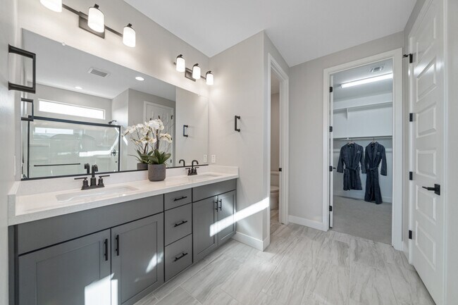 16922 W Thurman Dr, Goodyear, AZ 85338 - photo 5