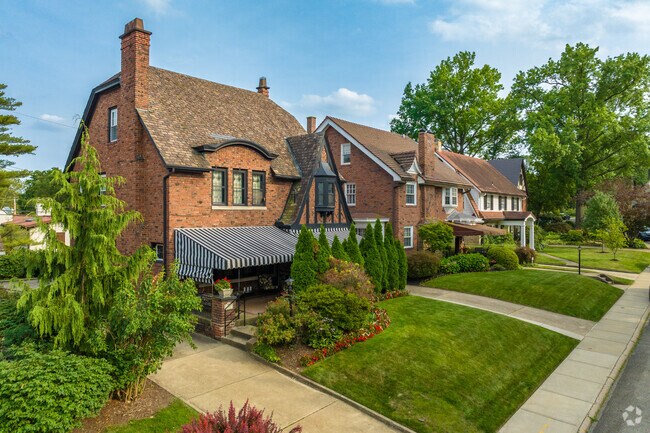 Welcome to Point Breeze, a family-friendly community in a quiet Pittsburgh neighborhood.