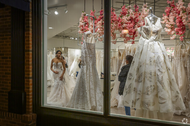 50th and France Ave. in Edina has it all from chic bridal, bakeries, coffee shops, and eateries.