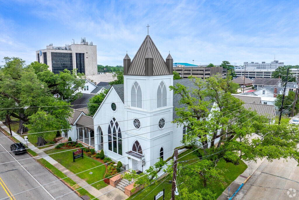 St. Matthew's Episcopal School is a private school serving students from pre-k through middle.