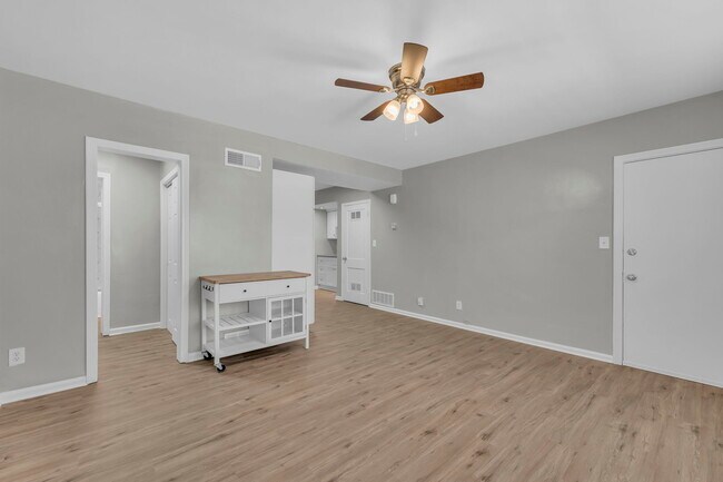 University Meadows, Kansas City, MO 64110 - photo 7