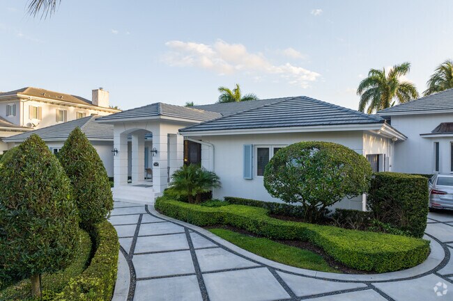 Gables Estates homes sit on large plots of land.