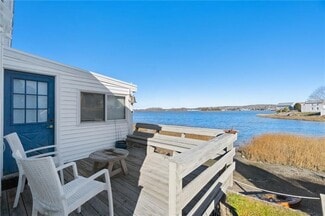 15 Cedar Ave, Portsmouth, RI 02871