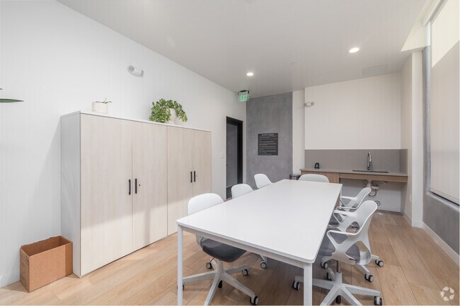 The Iris, Los Angeles, CA 90064 - photo 5