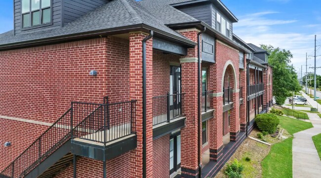 1115 N Leverett Ave unit 302, Fayetteville, AR 72703 - photo 3