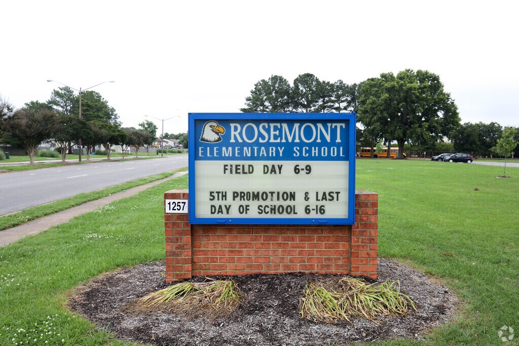Rosemont Elementary School front entrance sign