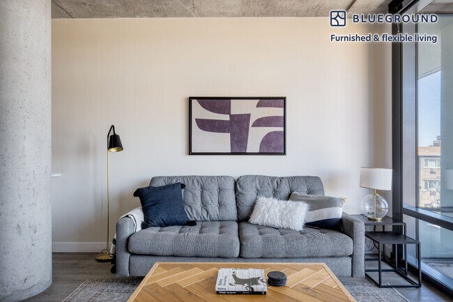 450 W Belmont Ave unit FL5-ID983, Chicago, IL 60657 - photo 2