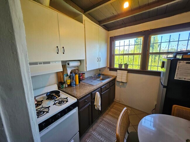 1442 Lake Shore Ave unit 6, Los Angeles, CA 90026 - photo 7