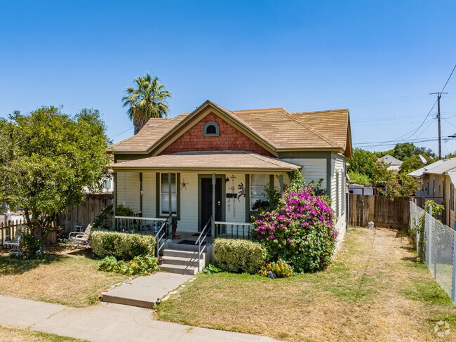 Craftsman homes can be found in the older sections of Dinuba.