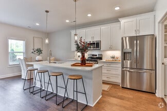 104 Lombardy Ln, Oak Ridge, TN 37830