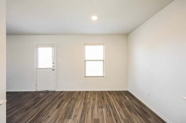 8918 Ashley Wilkes, San Antonio, TX 78221 - photo 5