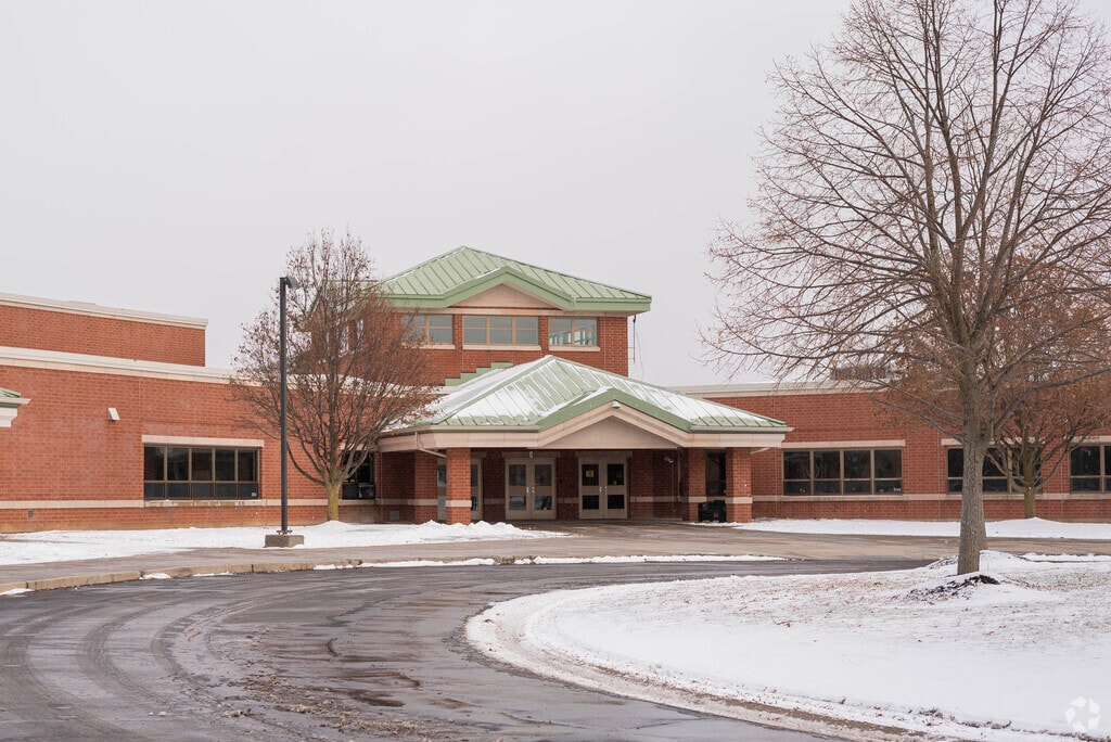 Perry Elementary School provides education in the neighborhood of 
Livingston County.