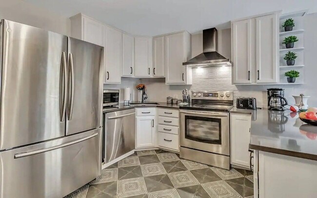 515 E Huntingdon St unit ID1244807P, Savannah, GA 31401 - photo 7