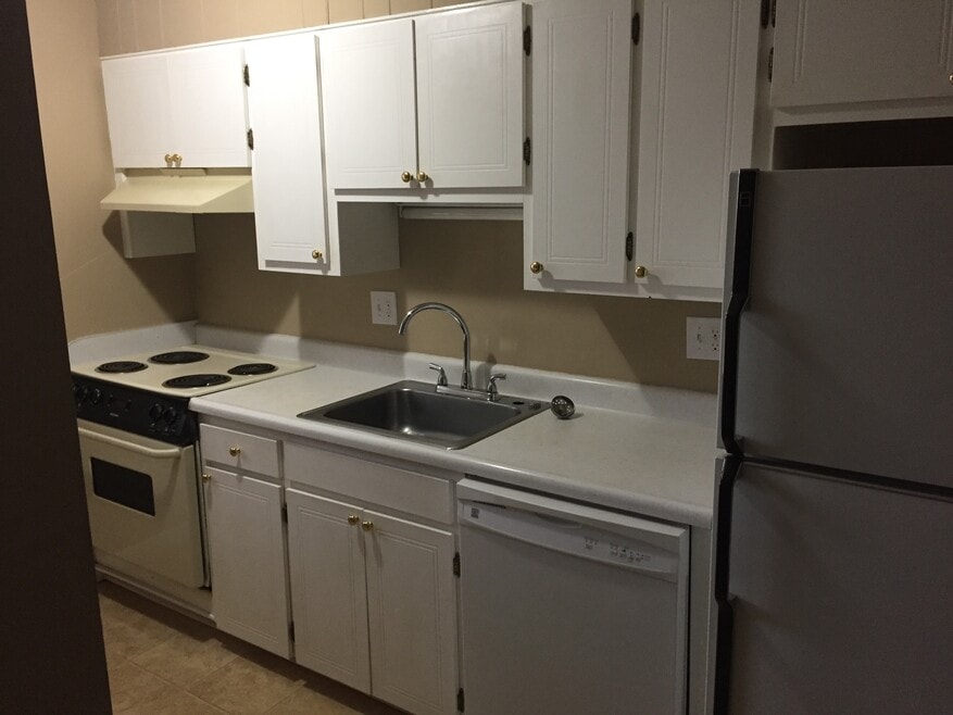 493 Barnett Dr unit 1, Kingsport, TN 37664 - photo 1