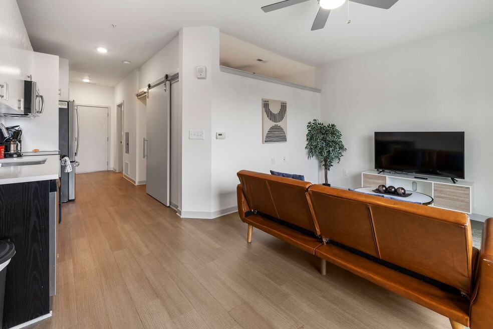 633 E Main St unit ID1031633P, Louisville, KY 40202 - photo 1