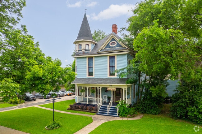 Mabry House is a historic house turned restaurant in Highland-Stoner Hill