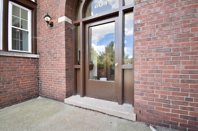 603 W Green St unit 2E, Urbana, IL 61801 - photo 3