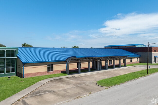 DeQueen Elementary School welcomes all local students.
